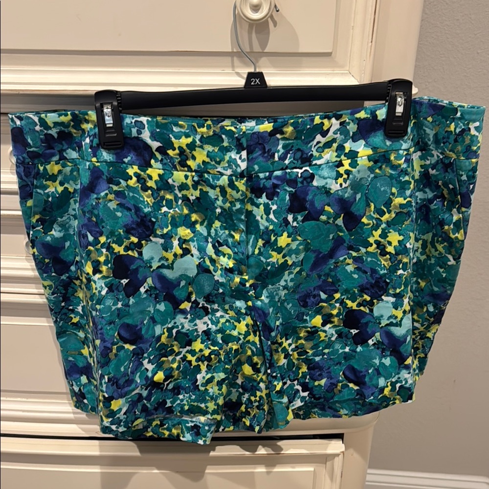 Apt. 9 Women's Blue and Green Patterned Shorts